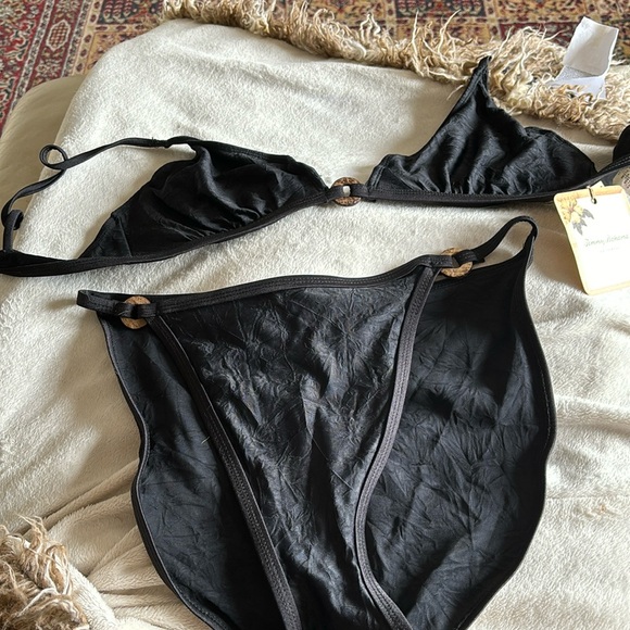 Tommy Bahama beauty - Picture 1 of 4